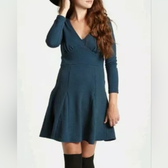 ✨️HP✨️ Free People Teal Hearstopper Fit and Flare Dress in size Medium - Picture 2 of 12